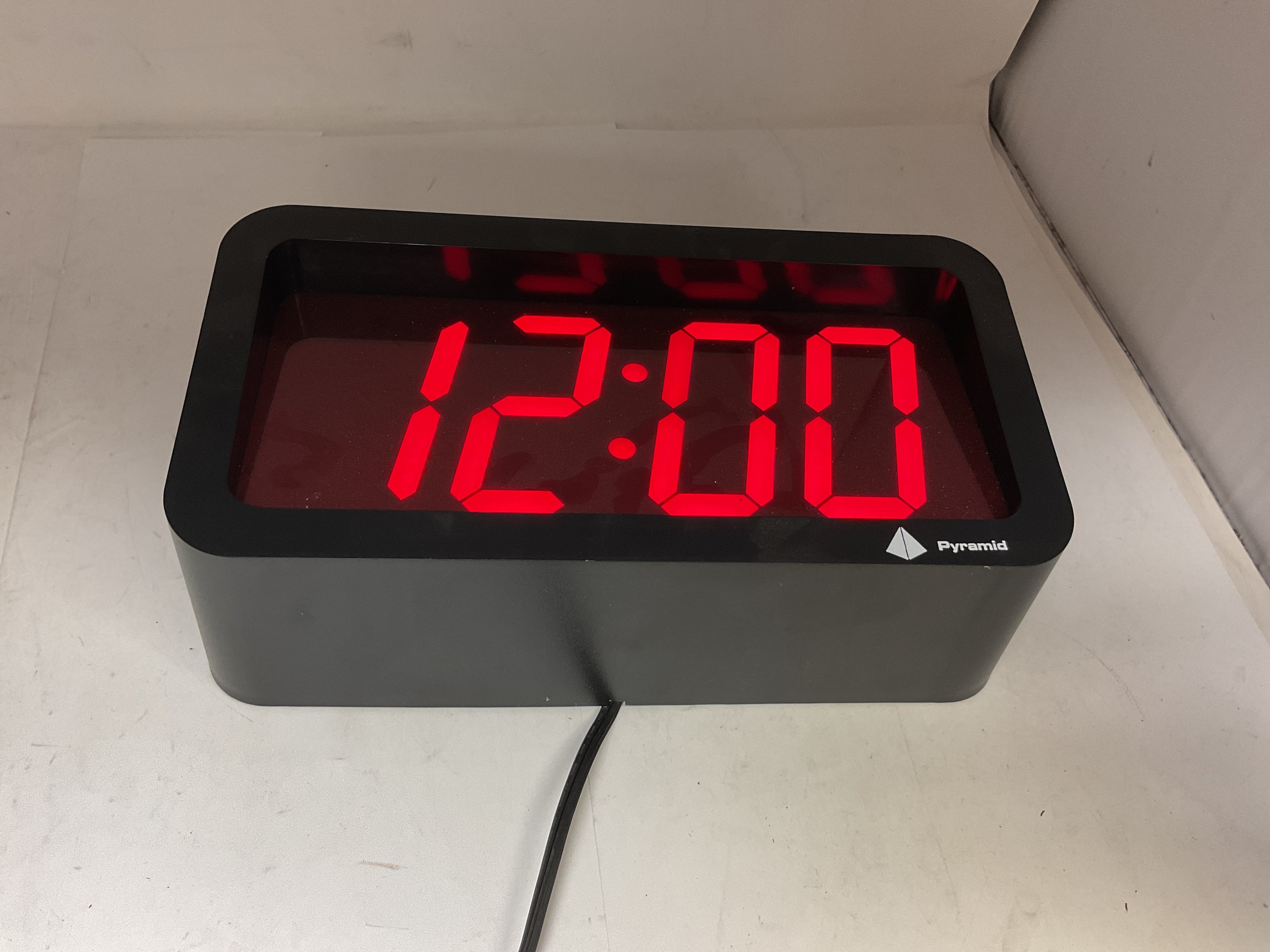 PYRAMID TIME SYSTEMS DIGITAL CLOCK DIG-4W - NOS – GRS Liquidations