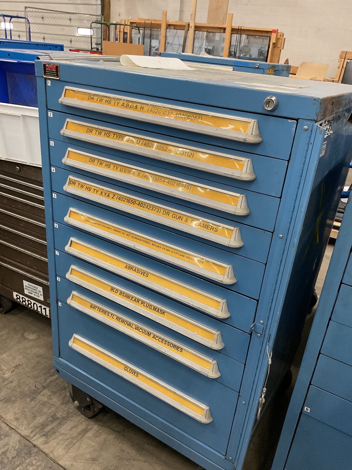LYON WHEELED STORAGE CABINET TOOL BOX 9-DRAWER 30 X 28 X 52 STEEL BLUE USED #38
