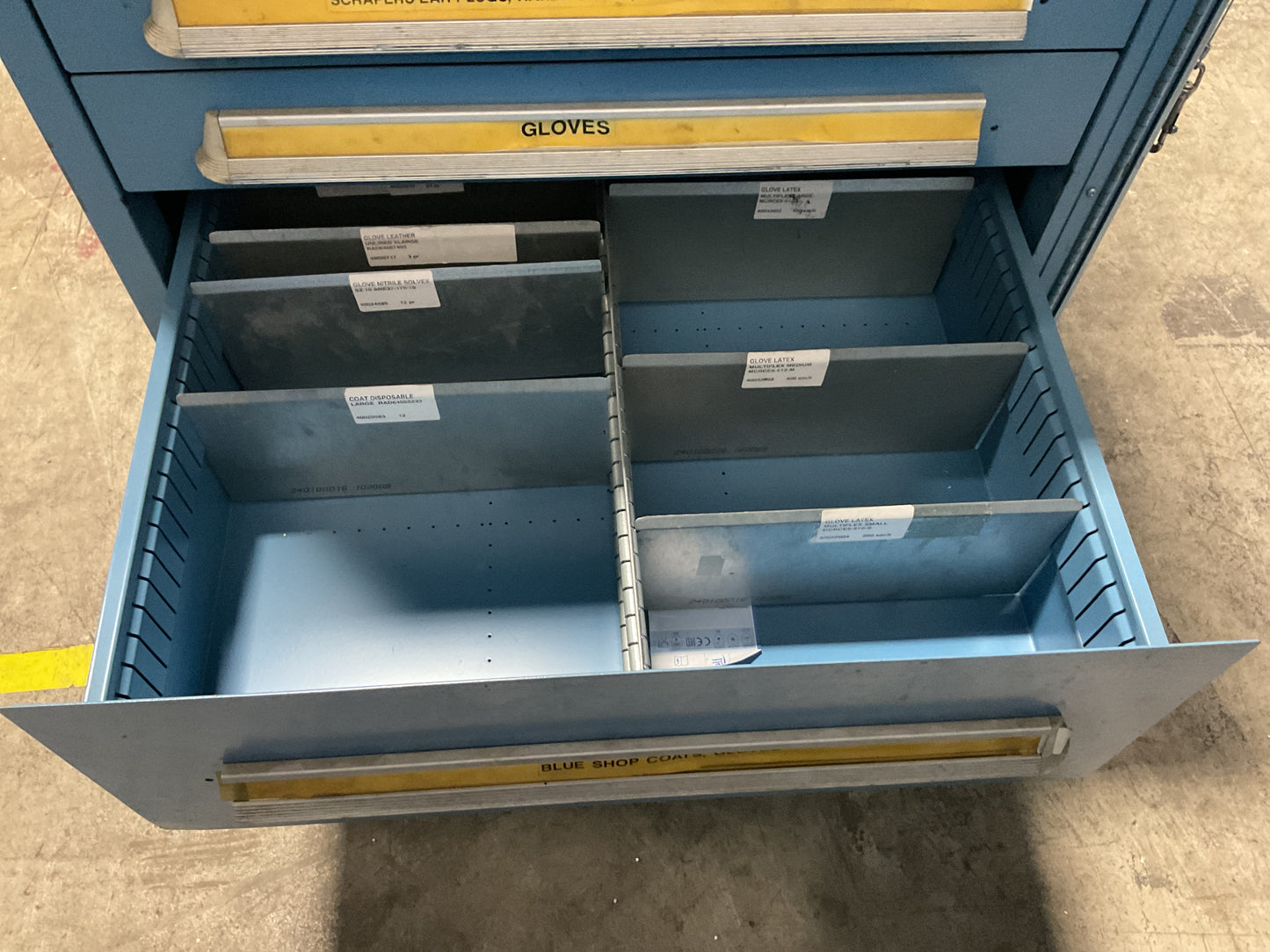 LYON WHEELED STORAGE CABINET TOOL BOX 9-DRAWER 30 X 28 X 52 STEEL BLUE USED 21