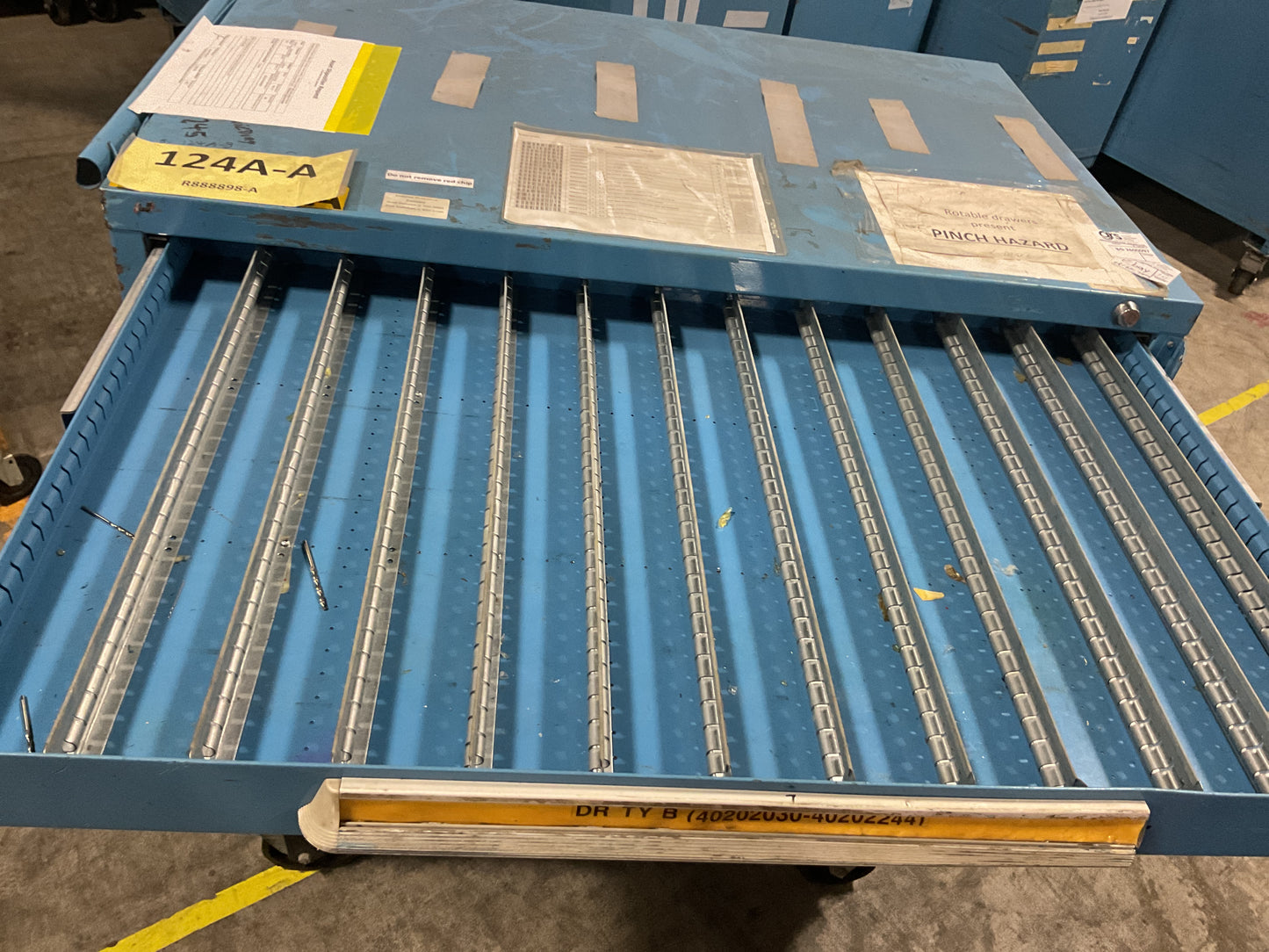 LYON WHEELED STORAGE CABINET TOOL BOX 9-DRAWER 45 X 28 X 50 STEEL BLUE USED 22