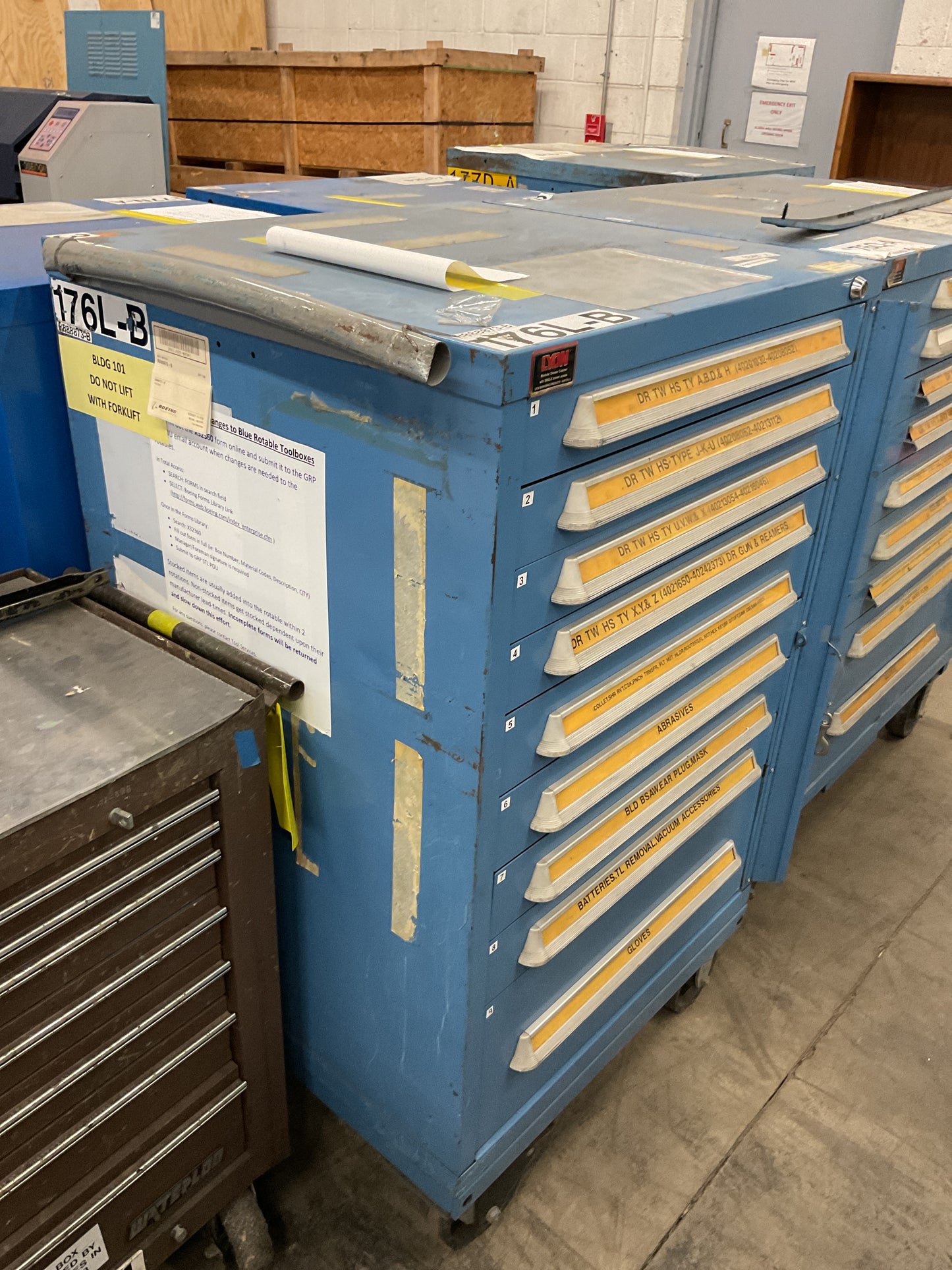 LYON WHEELED STORAGE CABINET TOOL BOX 9-DRAWER 30 X 28 X 52 STEEL BLUE USED #38
