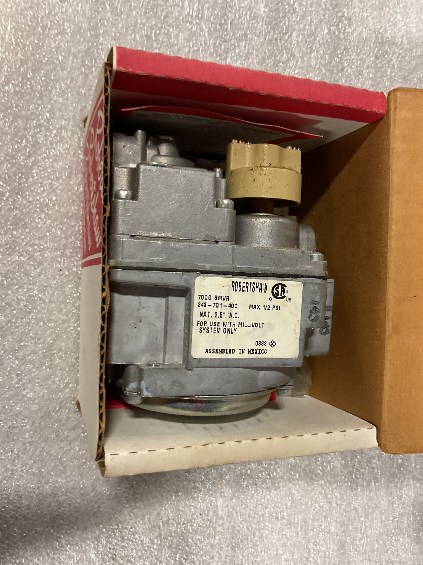 ROBERTSHAW COMBINATION GAS VALVE 700-506 - NOS