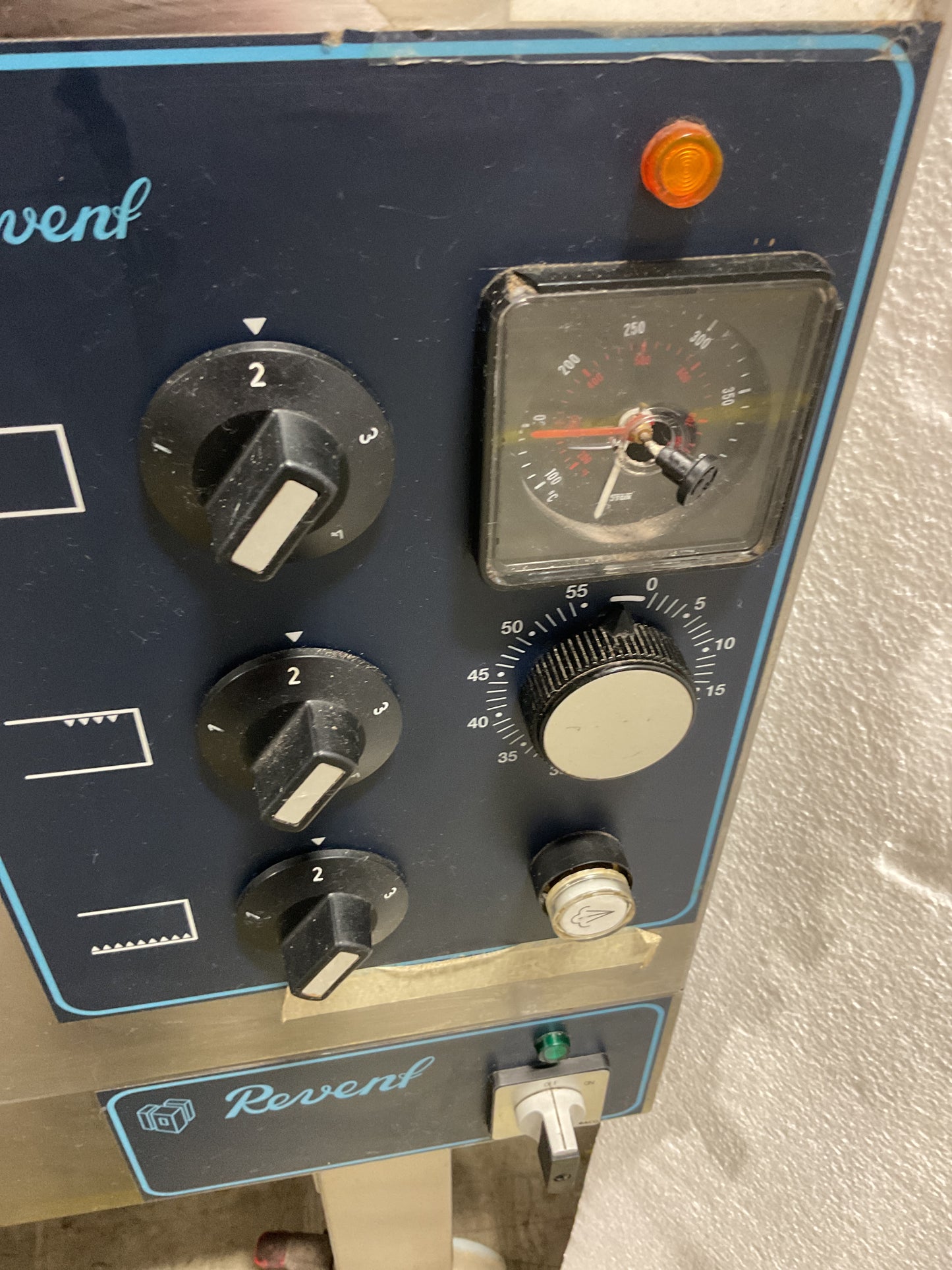 REVENT OVEN 3 DECK 3 PAN ELECTRIC COMMERCIAL OVEN W/STEAM - PREOWNED