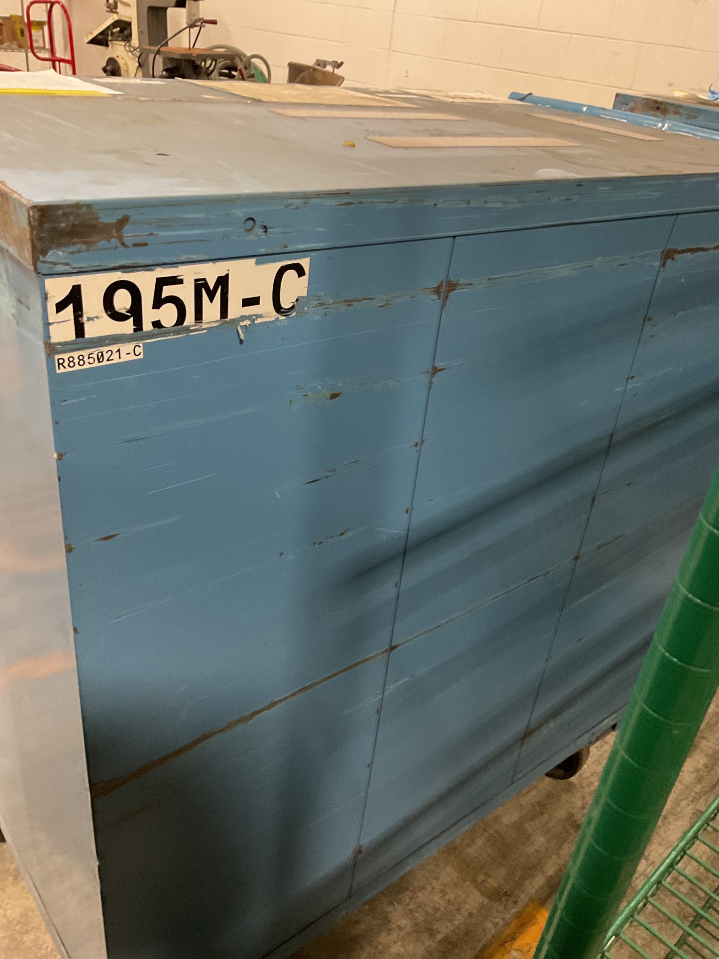 LYON WHEELED STORAGE CABINET TOOL BOX 9-DRAWER 45 X 28 X 50 STEEL BLUE USED 62