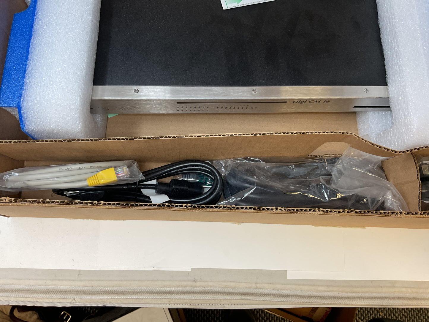 DIGI CM16 16-PORT URACK MOUNTABLE CONSOLE SERVER 70001910 -NEW