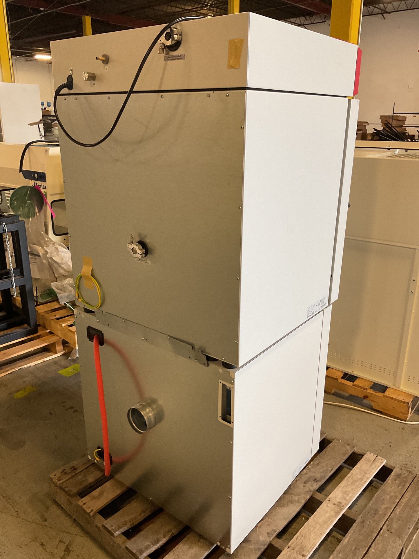 BINDER VACUUM OVEN VDL-115 -PREOWNED DAMAGED