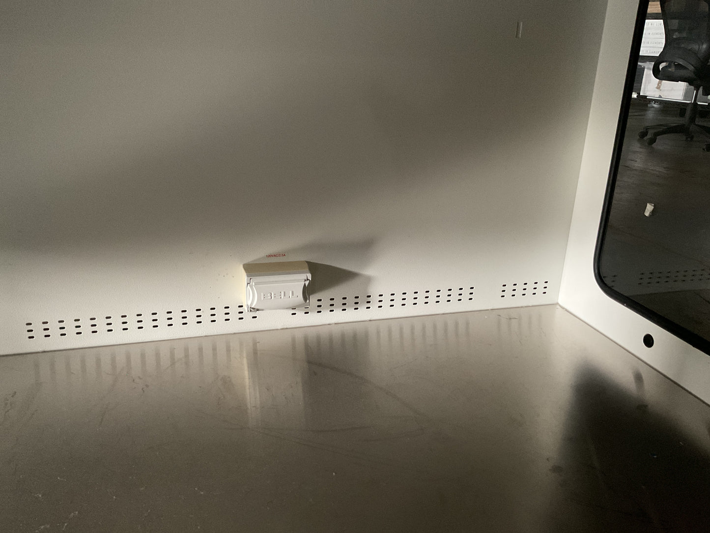 AIR SCIENCE LF SERIES LAMINAR FLOW HOOD VLF-96 - PREOWNED