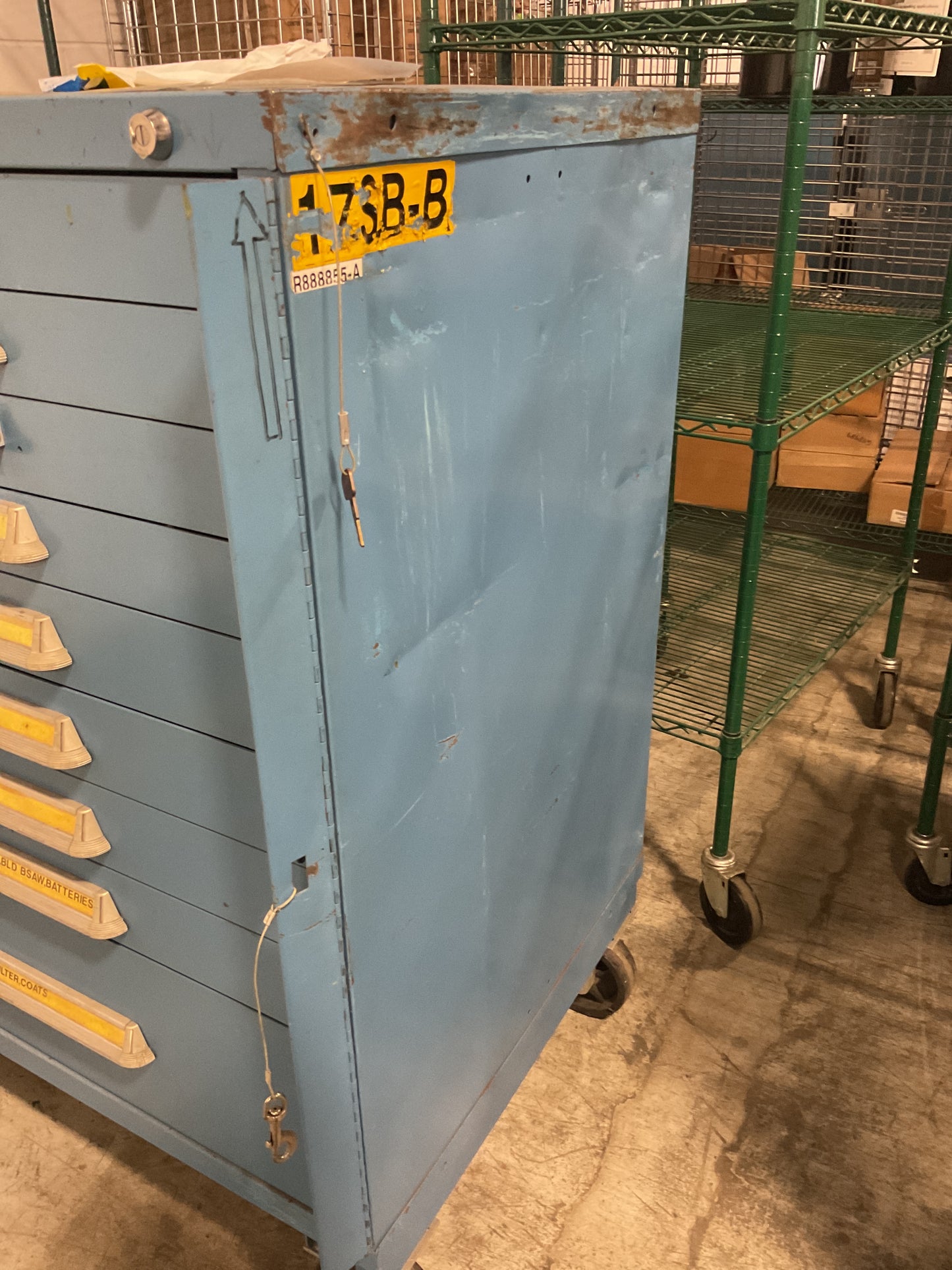 LYON WHEELED STORAGE CABINET TOOL BOX 9-DRAWER 45 X 28 X 50 STEEL BLUE USED 63