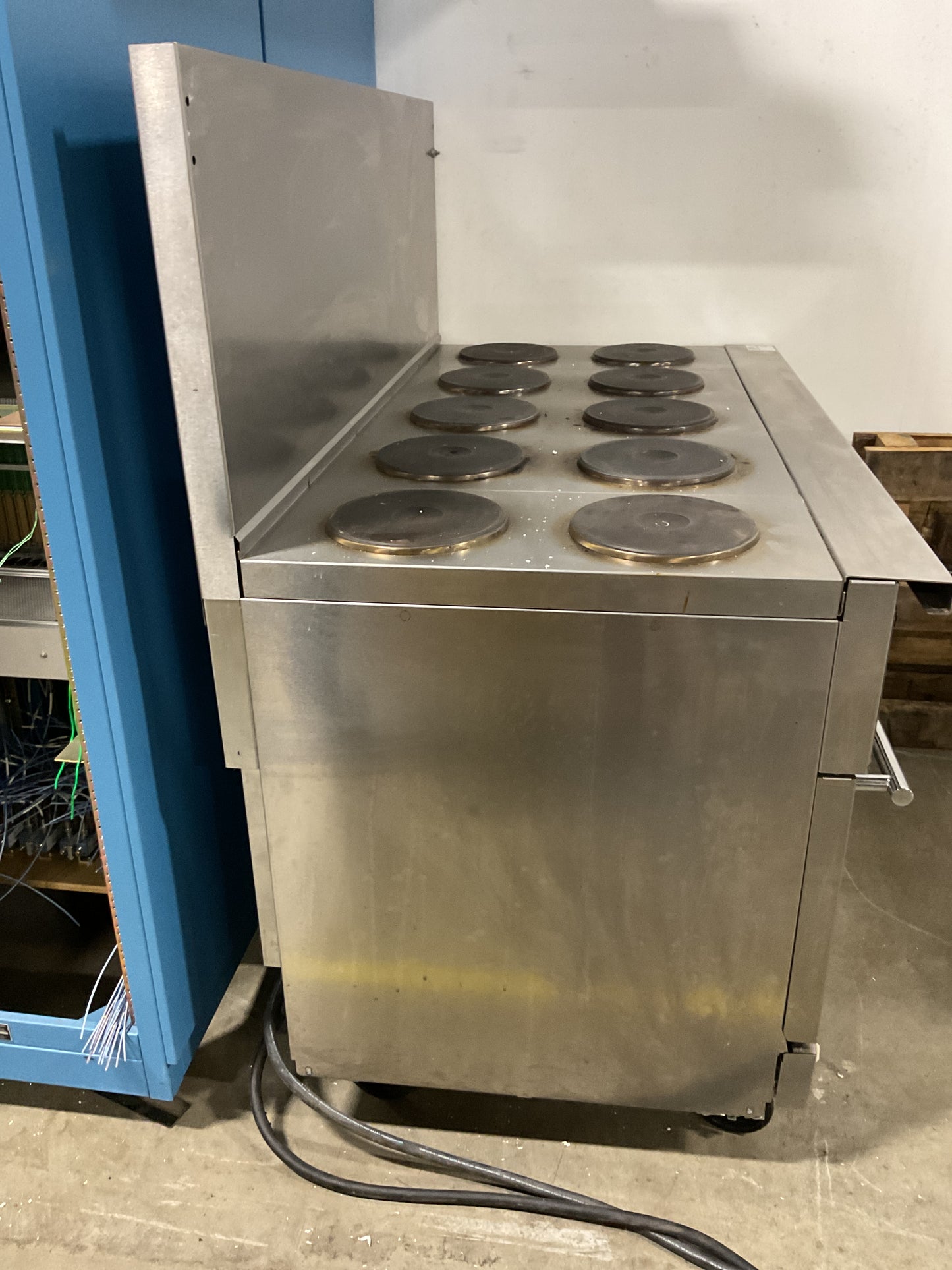 VULCAN ELECTRIC 60" RANGE 10 FRENCH PLATES W/ 2 OVENS EV60SS-10FP480- PREOWNED