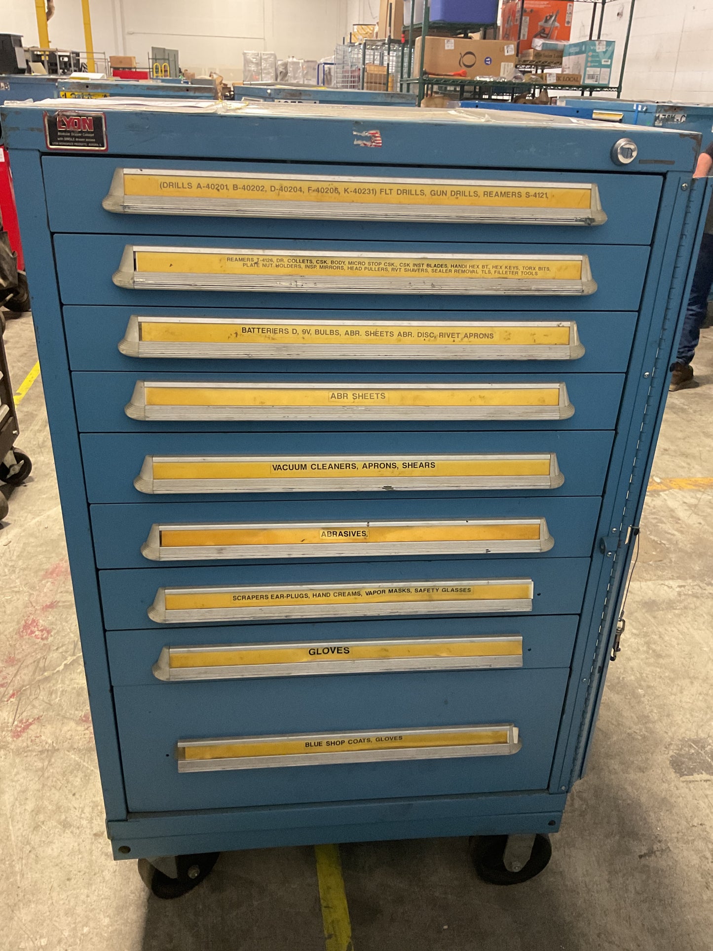 LYON WHEELED STORAGE CABINET TOOL BOX 9-DRAWER 30 X 28 X 52 STEEL BLUE USED 21