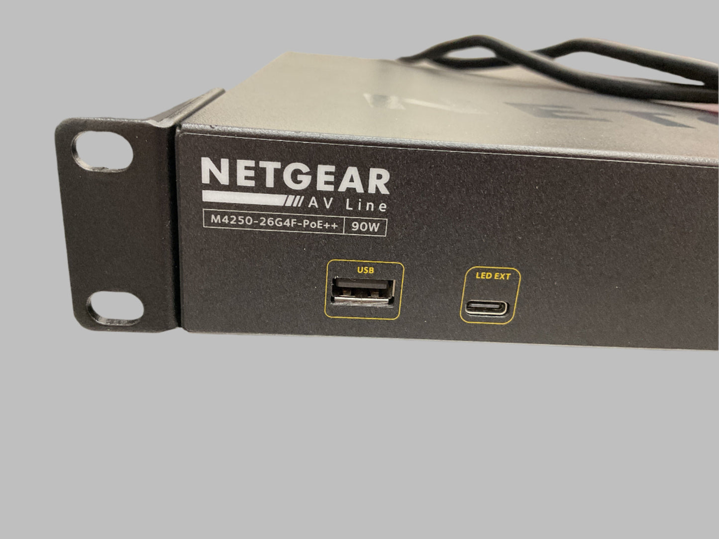 NETGEAR AV LINE MANAGED SWITCH  M4250-26G4F-POE++ 30 PORT - NEAR NEW