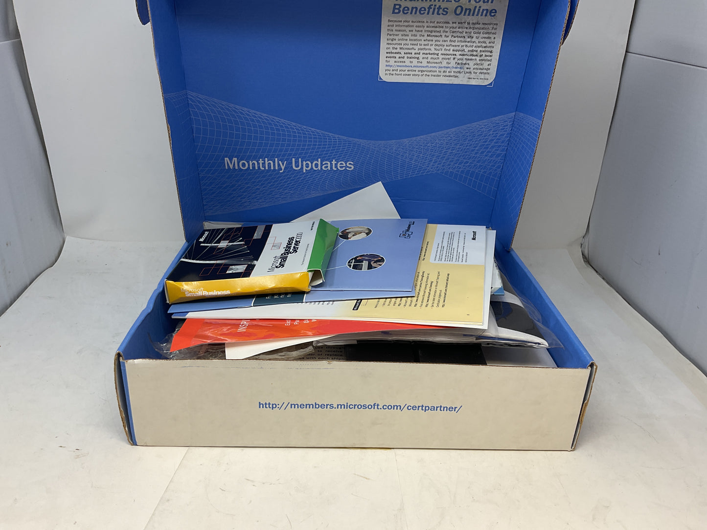 MICROSOFT CERTIFIED PARTNER PACK W/SMALL BUSINESS SERVER, PINS, BANNER -PREOWNED