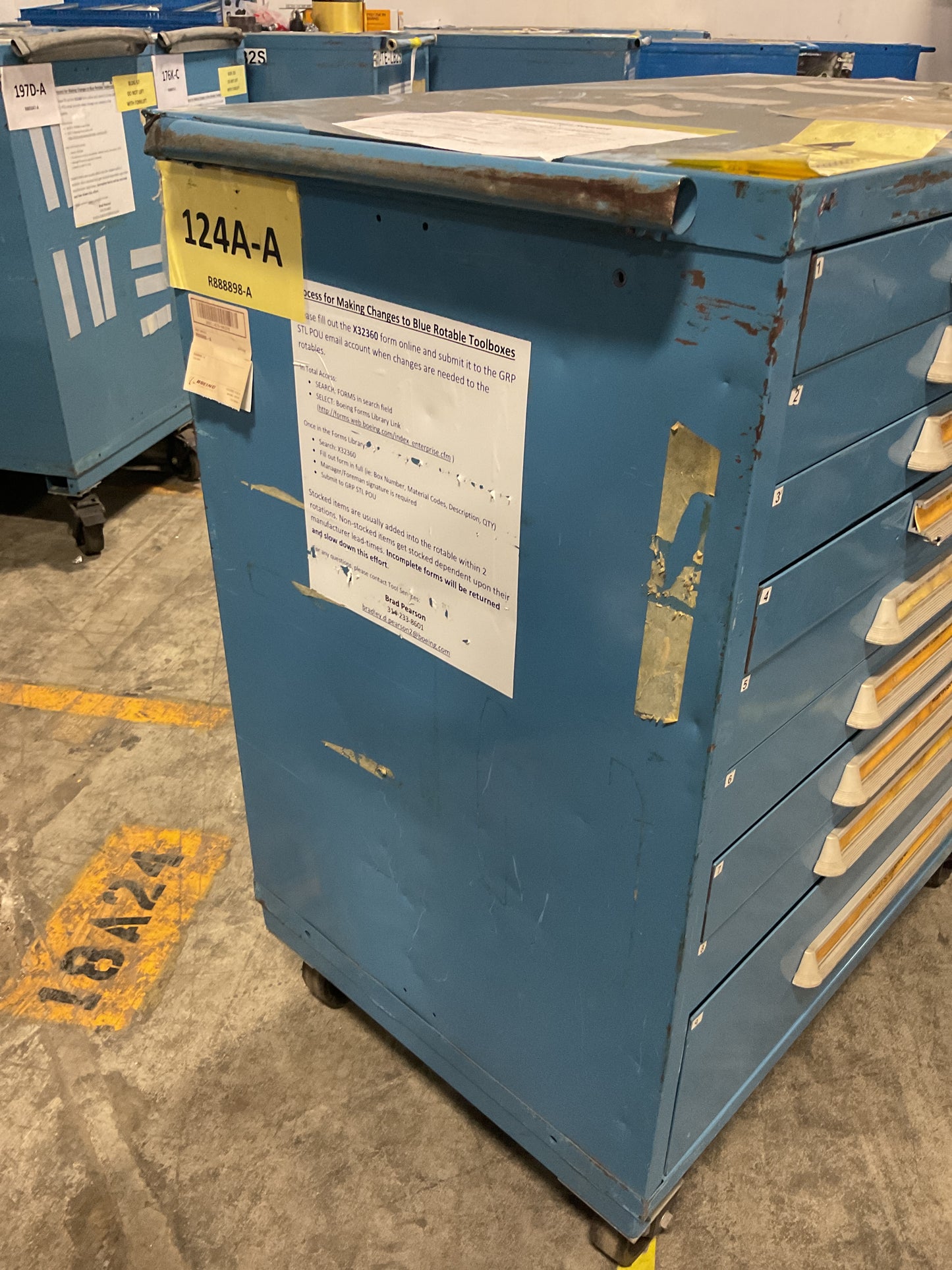 LYON WHEELED STORAGE CABINET TOOL BOX 9-DRAWER 45 X 28 X 50 STEEL BLUE USED 22