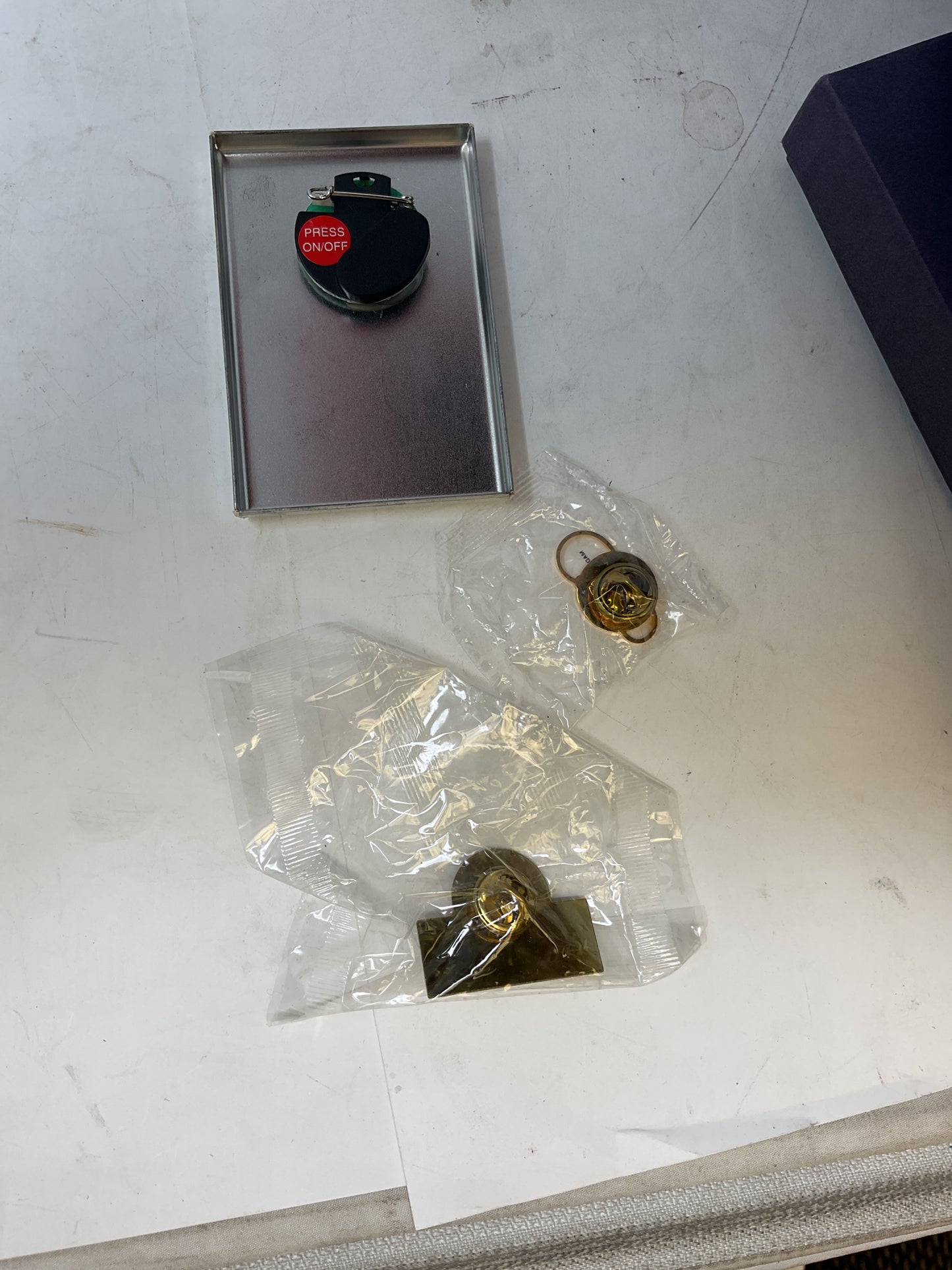 NOVELL NOVELTY MERCH  LIGHT-UP PROMO PINS, CD CASES - PREOWNED