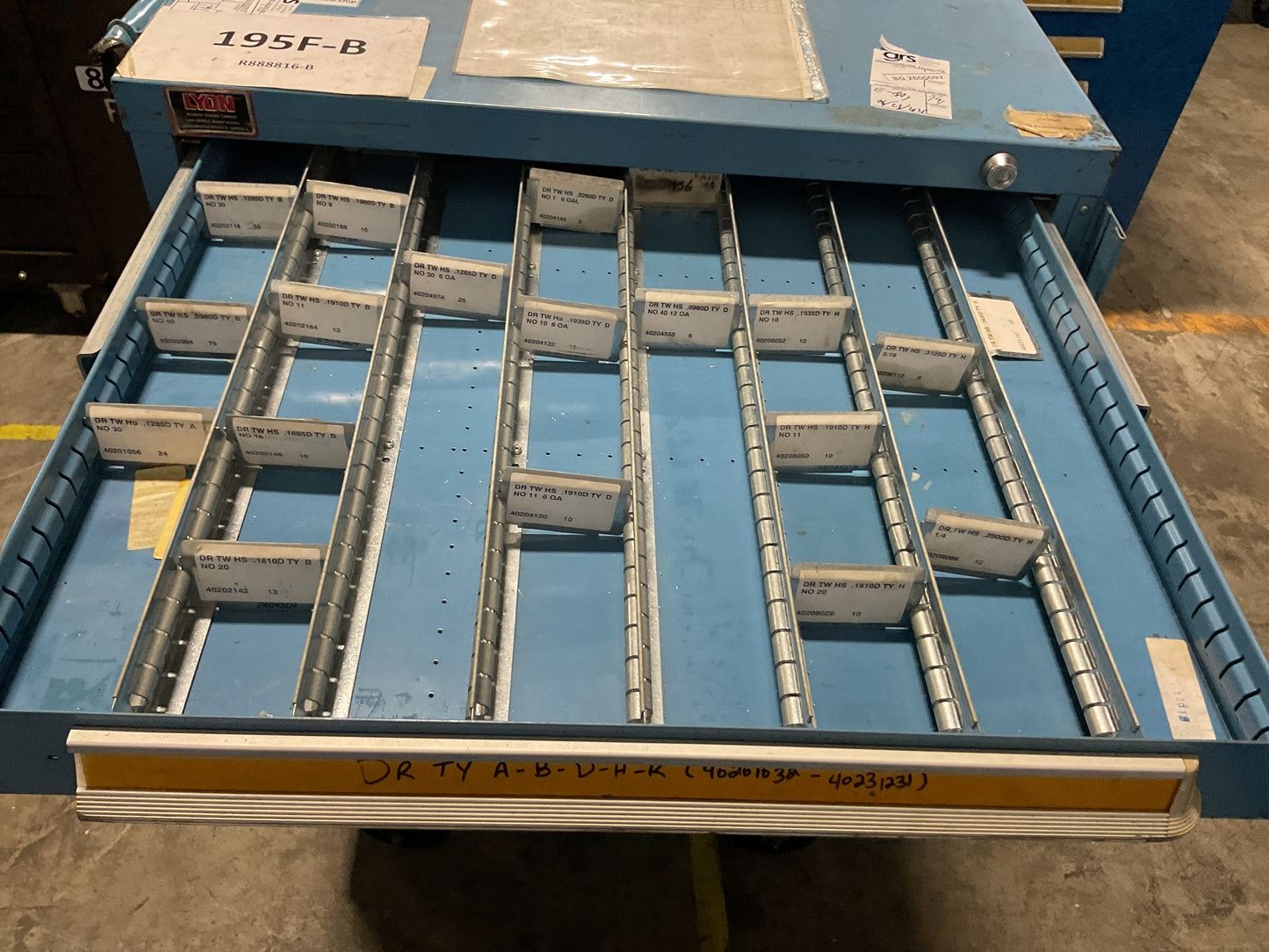 LYON WHEELED STORAGE CABINET TOOL BOX 9-DRAWER 30 X 28 X 52 STEEL BLUE USED 19