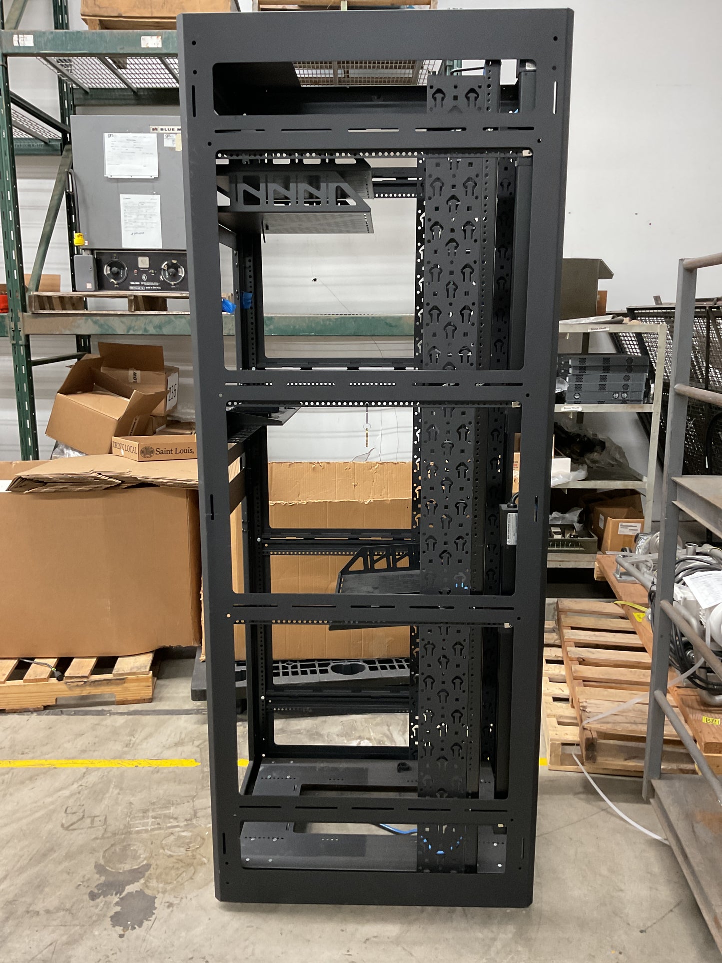 MIDDLE ATLANTIC 44U SERVER RACK WRK44-32 -USED