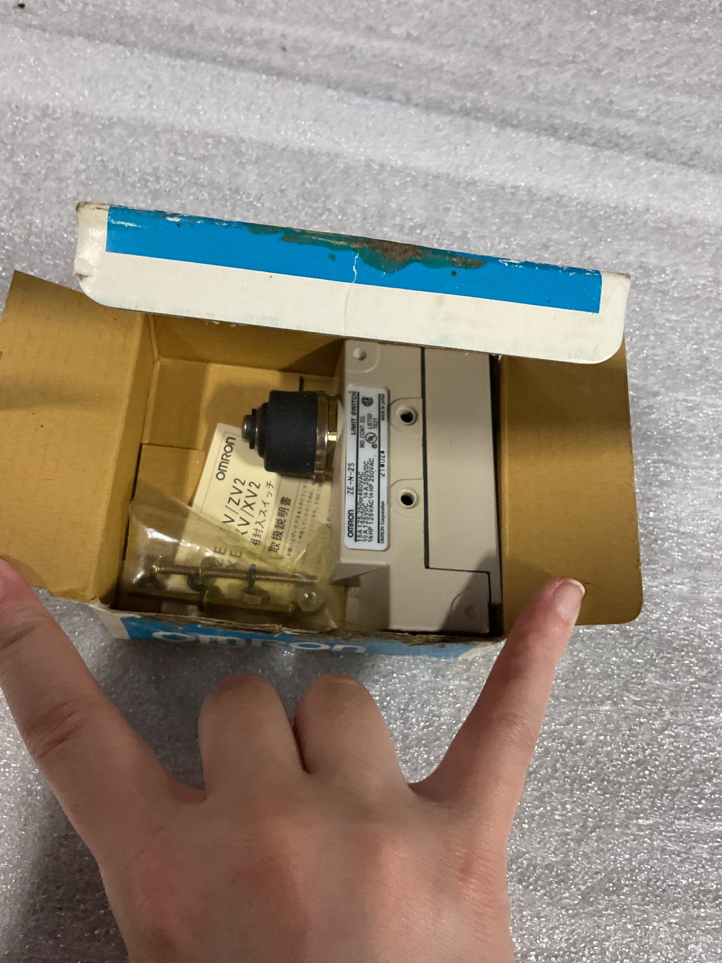 OMRON LIMIT SWITCH ZE-N-2S 1.5A - NOS