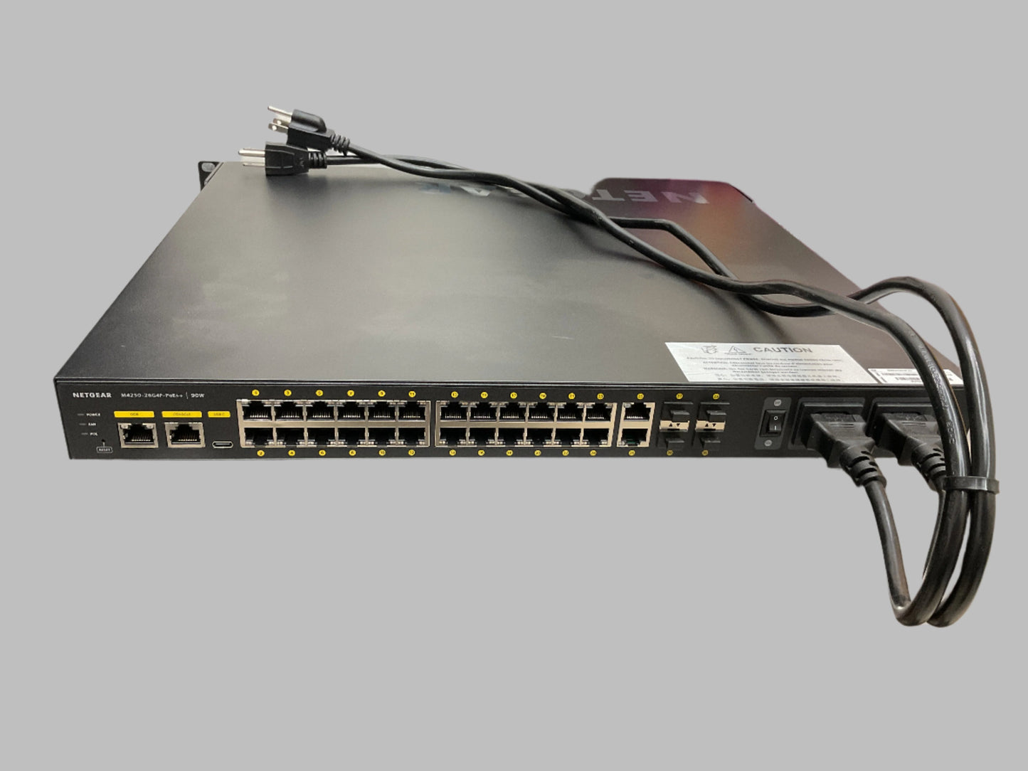 NETGEAR AV LINE MANAGED SWITCH  M4250-26G4F-POE++ 30 PORT - NEAR NEW