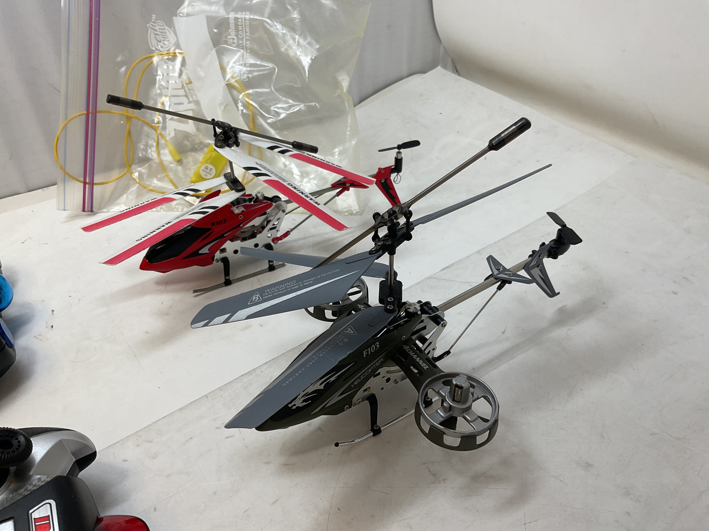 SYMA RC HELICOPTERS S107 F103 - PREOWNED