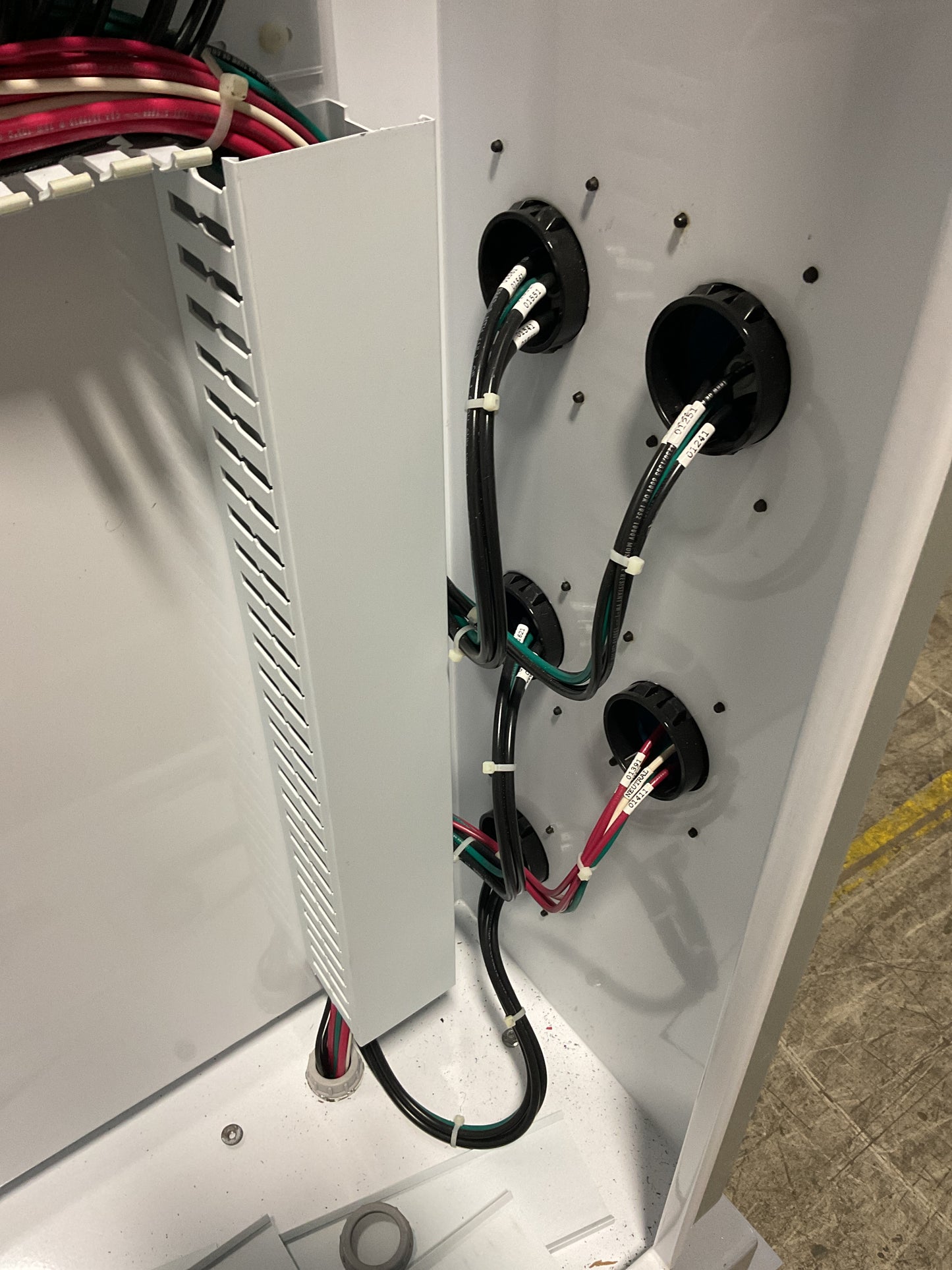 HAMMOND POWER SOLUTION THREE PHASE DRY TYPE TRANSFORMER 45KVA 480V SYSTEM -PREOWNED SURPLUS