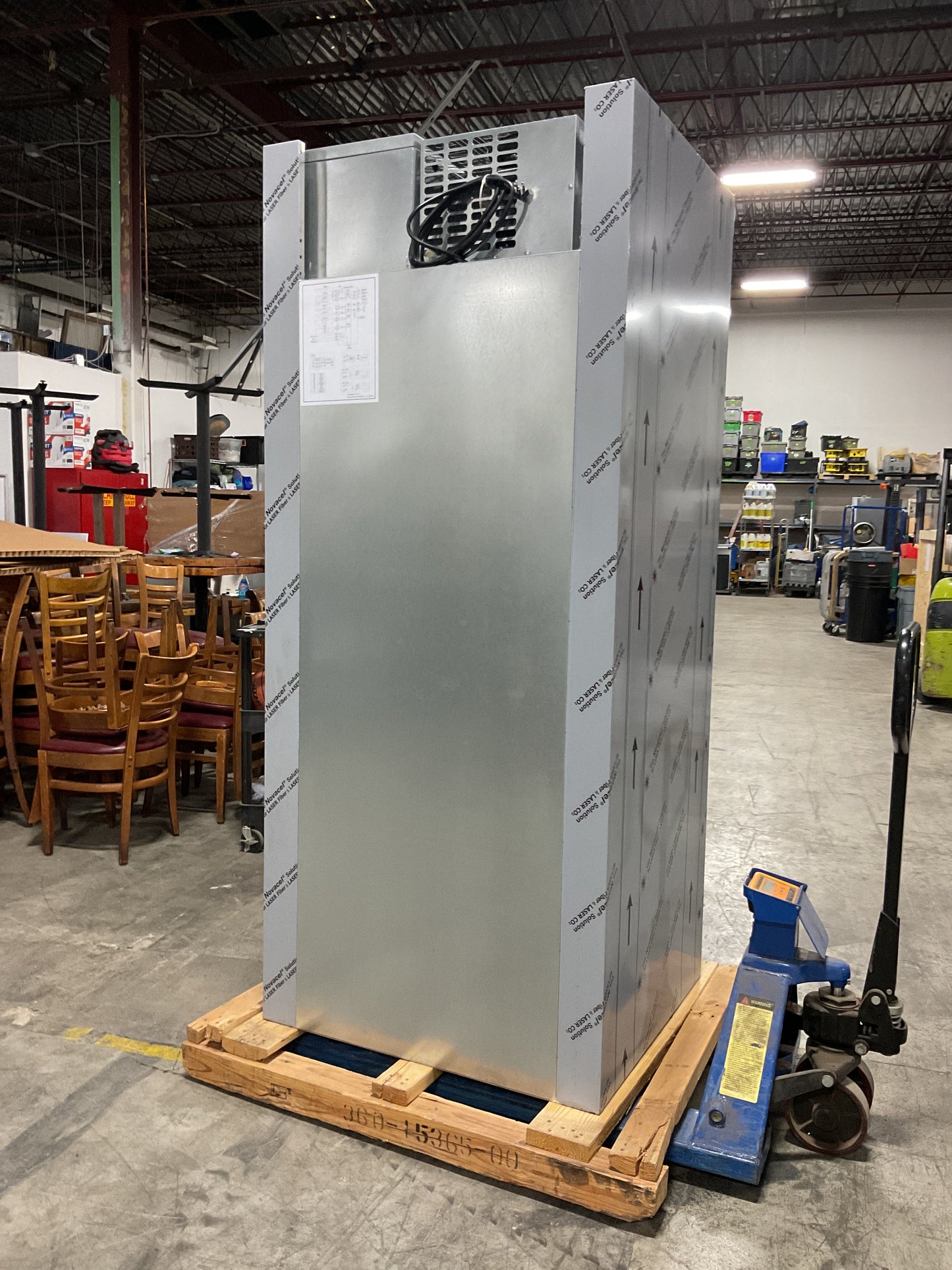 TRAULSEN COMMERCIAL ROLL-IN REFRIGERATOR ARI132LUT-FHS 12V - NEW