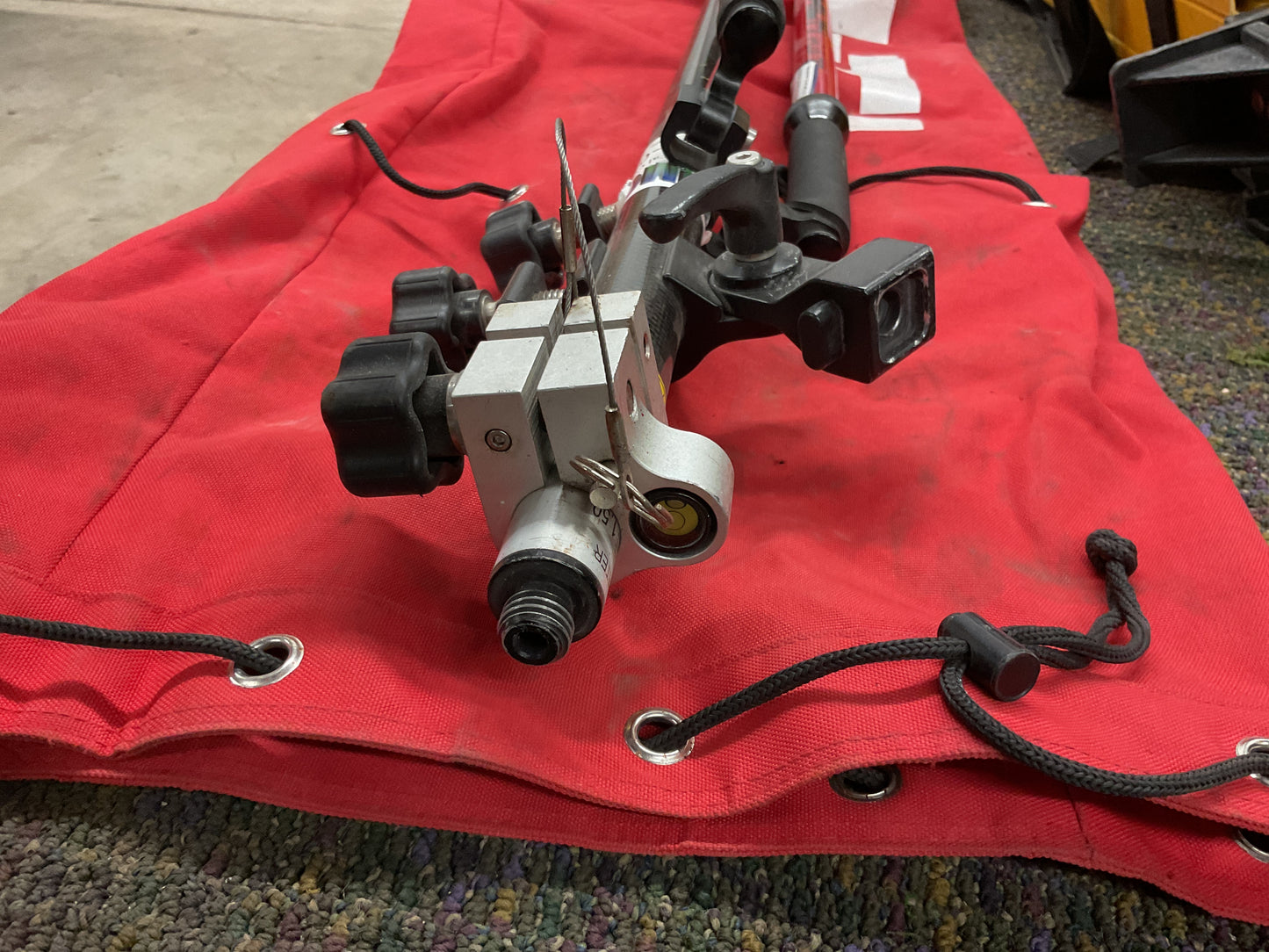 HILTI TRIPOD FOR DIGITAL POSITIONING SYSTEMS POA75 - PREOWNED