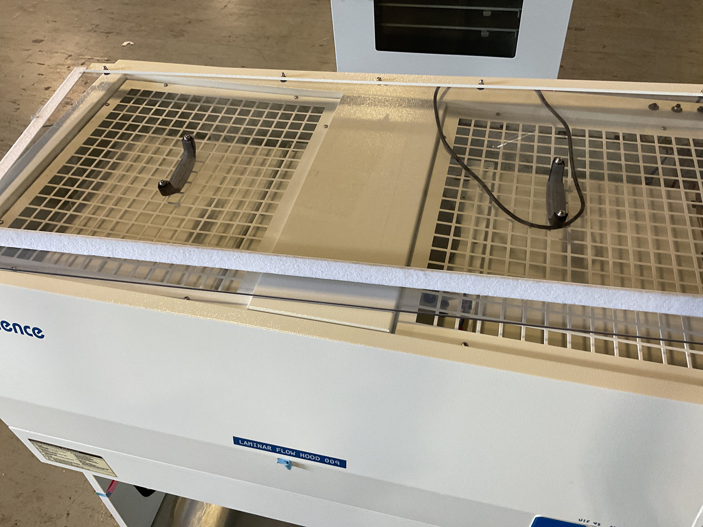 AIR SCIENCE LF SERIES LAMINAR FLOW HOOD VLF-48 #9 -PREOWNED