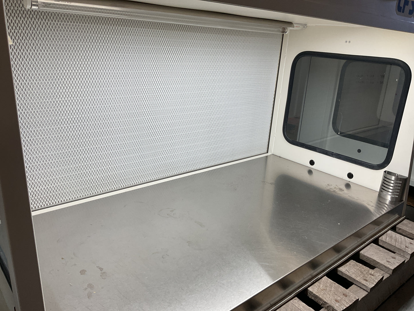 AIR SCIENCE LF SERIES LAMINAR FLOW HOOD HLF-48 #14 -PREOWNED