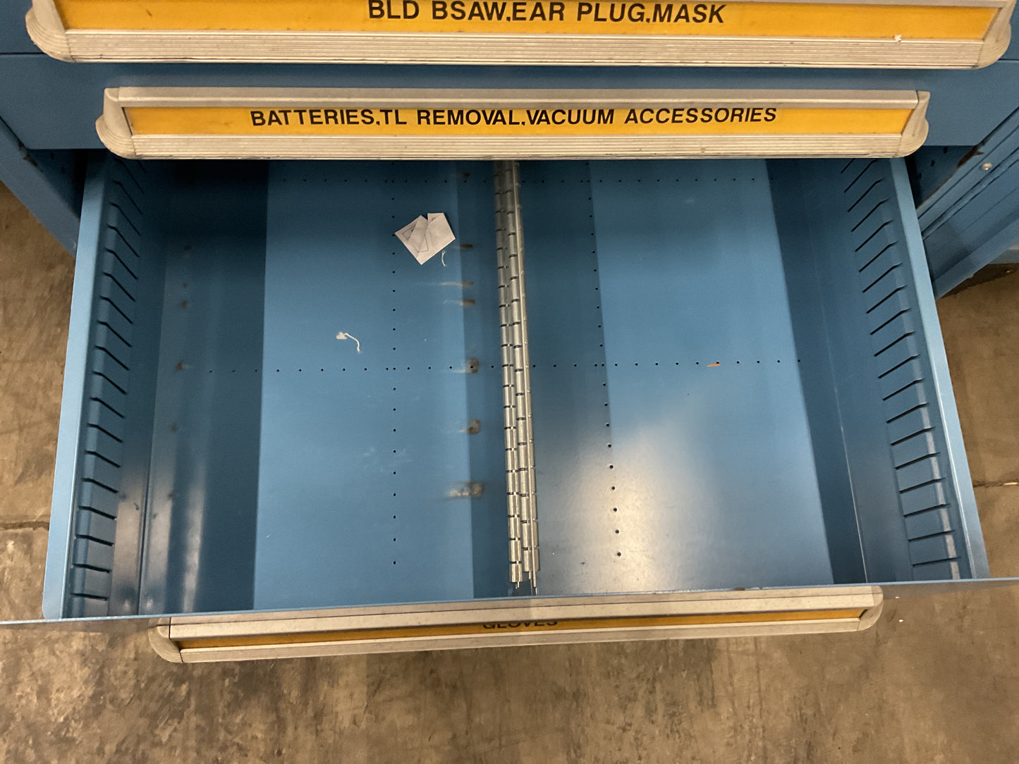 LYON WHEELED STORAGE CABINET TOOL BOX 9-DRAWER 30 X 28 X 52 STEEL BLUE USED #38
