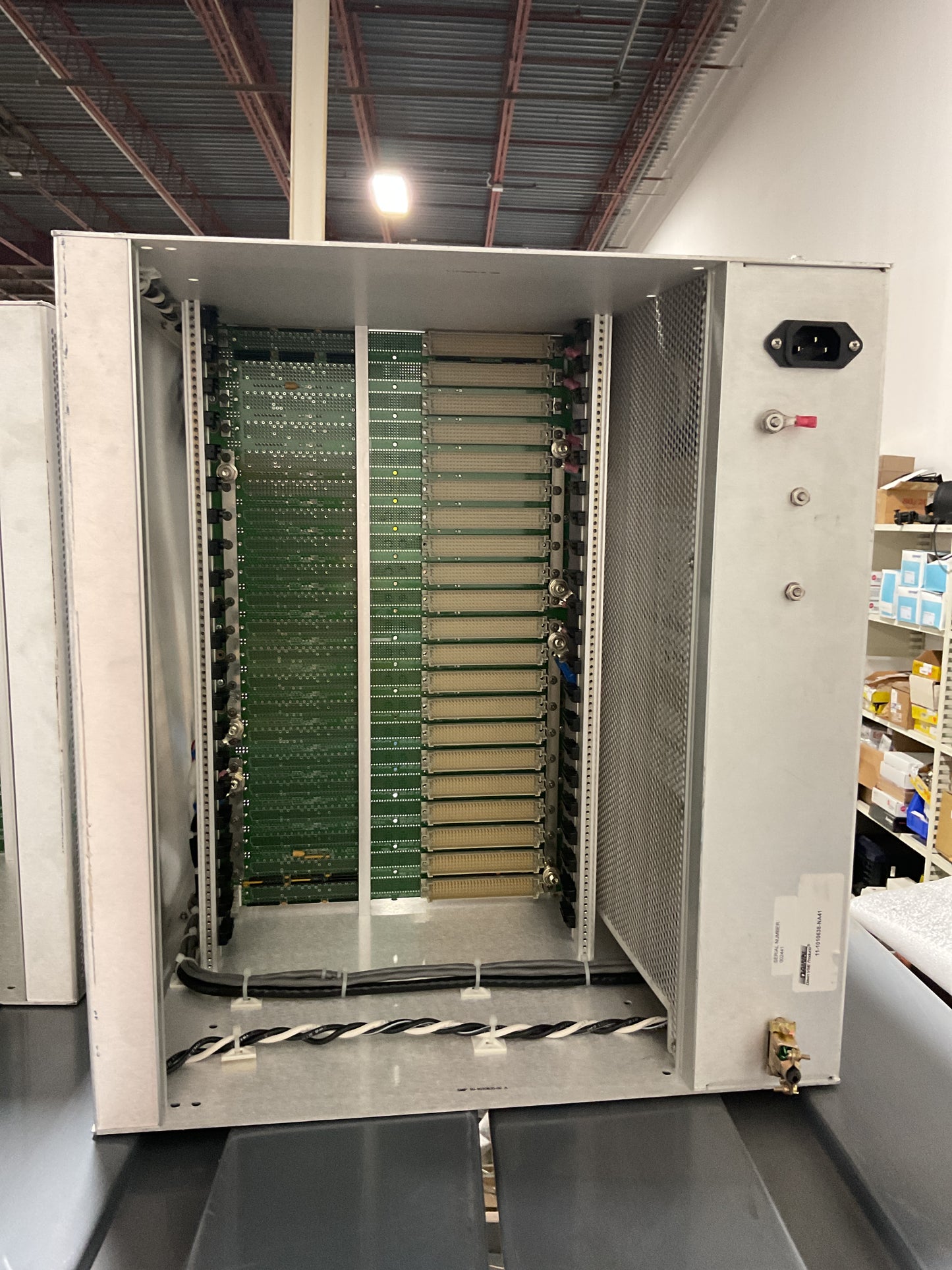 DAWN VME PRODUCTS CHASSIS RACK + CNC MOTHERBOARD CIRCUIT BOARD 11-1010638-NA41 -PREOWNED