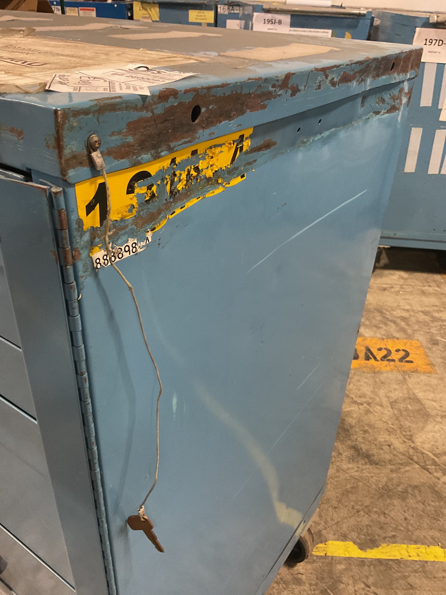 LYON WHEELED STORAGE CABINET TOOL BOX 9-DRAWER 45 X 28 X 50 STEEL BLUE USED 22