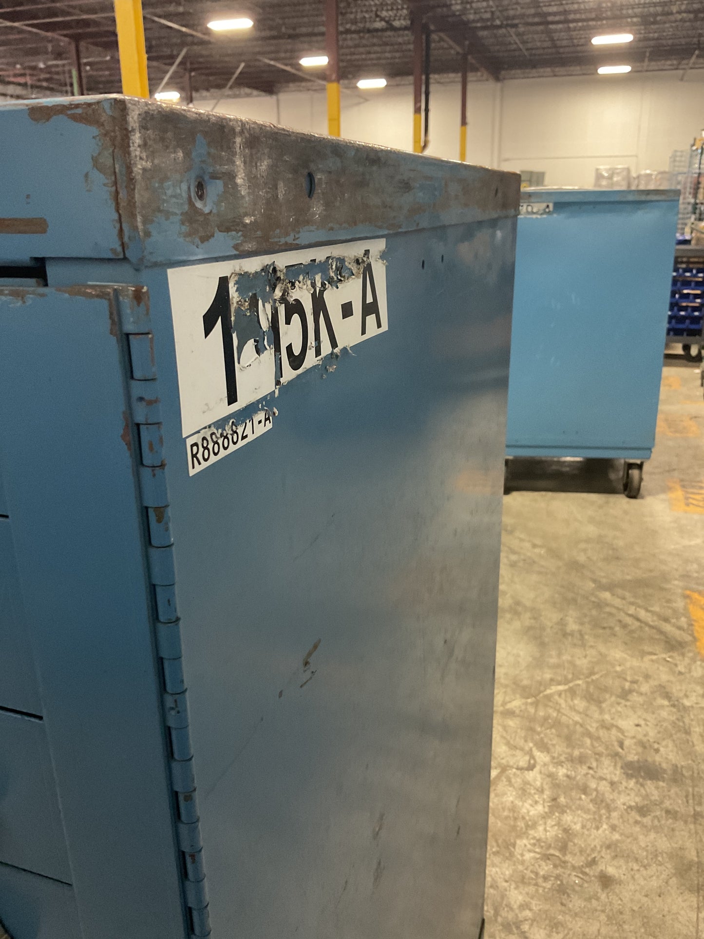 LYON WHEELED STORAGE CABINET TOOL BOX 9-DRAWER 30 X 28 X 52 STEEL BLUE USED 21