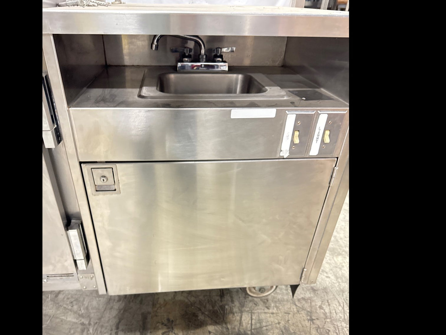 KEVRY PREP TOP MOBILE HOT COLD FOOD COUNTER BUFFET WITH GRIDDLE, LIGHTING - PREOWNED